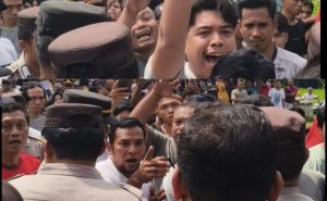 Ricuh, Warga Demo Kades Dopang Lombok Barat, Prabowo Subianto Sampai Turun Tangan, Ini Tuntutan Warga