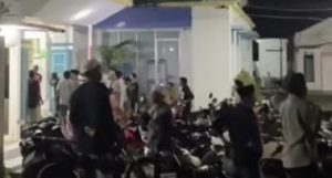 Puluhan Warga Datangi Kantor PLN Tanjung Lombok Utara, Listrik Hampir 48 Jam Padam