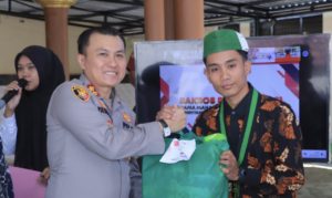 Kapolres Sumbawa Barat Pimpin Bhaksos Polri Presisi Bersama Mahasiswa Aliansi BEM dan OKP