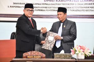 Wabup Kusmalahadi Sampaikan Tanggapan Atas Pandangan Umum Fraksi Terhadap Dua Raperda KLU