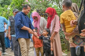 Gubernur Iqbal Meninjau Langsung Masyarakat Terdampak Banjir di Nanga Wera