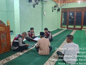 Unit Patroli Sat Samapta Polres Sumbawa Barat Laksanakan Tadarus Bersama Masyarakat