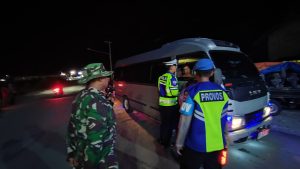 Jamin Keamanan dan Kenyamanan Arus Balik, Pos Terpadu di Kawasan Pelabuhan Laut Tano Lakukan Pengecekan Kendaraan