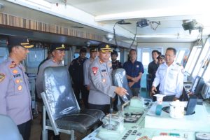Pastikan Arus Balik Lebaran Aman, Kapolres Sumbawa Barat Tinjau Kapal Penyeberangan di Pelabuhan Poto Tano