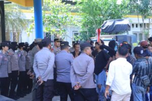 Polres Sumbawa Barat Amankan Aksi Damai FPT di Kantor Dinas PUPR, Soroti Lonjakan Anggaran APBDP 2024
