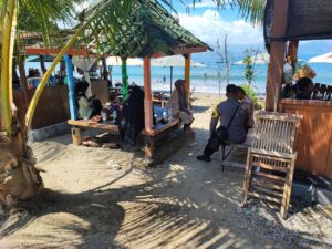 Libur Bukan Halangan, Polsek Taliwang Gencarkan Patroli Wisata di Pantai Balat dan Kertasari