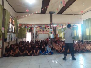 Bhabinkamtibmas Sosialisasi Anti-Bullying di SDN Bree, Wujudkan Sekolah Ramah Anak di Sumbawa Barat