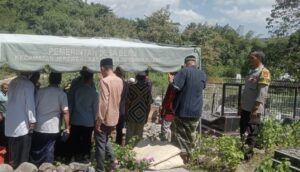 Bripka Hery Hartono Hadiri Pemakaman Warga, Wujud Kepedulian Polisi di Tengah Masyarakat