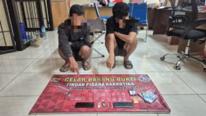 Dua Remaja Kompak Edarkan Sabu di Taliwang NTB, Digerebek Polisi di Kamar Kos