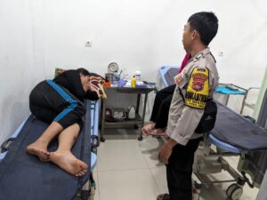 Gara – Gara Rem Blong, Laka Tunggal Akibatkan Pemotor Terpental ke Jurang Mantar