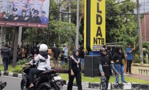Ricuh Aksi Warga Pesisir di Kantor Wali Kota Mataram: Anak-anak Jadi Korban Diduga Diserang Preman