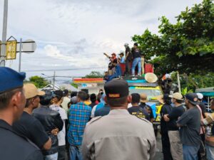 Massa Ancam Blokade Jalan 6 Hari, Tuntut Provinsi Pulau Sumbawa dan Pertanyakan 3 Anggota DPR RI Yang Tidak Respon Saat Dihubungi