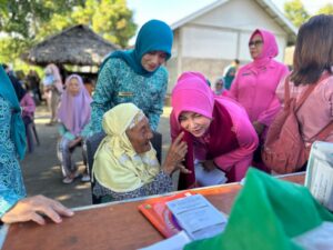 Kolaborasi Bhayangkari dan TP PKK Percepat Penanganan Stunting di Desa Sesait, Lombok Utara