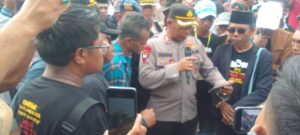 Kapolres Sumbawa Barat dan Kapolres Sumbawa Pimpin Pengamanan Pada Aksi Unjuk Rasa Pembentukan Provinsi Pulau Sumbawa