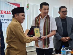 Berkunjung ke Lombok Utara, Wamenpora Komitmen Dorong Pembangunan Sekolah Olahraga