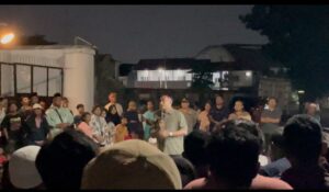 Bersama Warga Kampung Tangsi, Danlanal Mataram Komit Revitalisasi Stadion Malomba Bersifat Inklusif