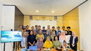 “Ngopi Desa” di Sekongkang Bawah: Sinergi Tiga Pilar dan Masyarakat Bahas Keamanan dan Pengembangan Pariwisata