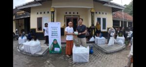 Wujudkan Kepedulian Sosial, PLTU Jeranjang Tebar Manfaat di Hari Raya IdulAdha, Qurban 11 Ekor Sapi