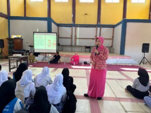Bhayangkari KLU Tanamkan Pentingnya Self-Love dan Lingkungan Positif bagi Pelajar