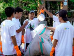 Pokdarwis Jerowaru Gelar Aksi Bersih Pesisir Untuk Peringati HUT ke-23 PLN UIW NTB