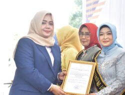 RR Pungky Kusmalahadi Dikukuhkan Sebagai Bunda Literasi Lombok Utara