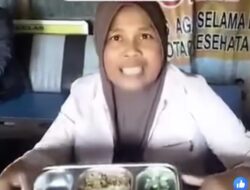 Viral! Makanan Gratis Anak Sekolah di Lombok Cuma Tempe dan Nasi Keras: ‘Empat Sehatnya Mana?