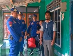 Polisi Pesisir, Polairud Hadirkan Kursi Roda dan Sembako untuk Warga Labuhan Poh