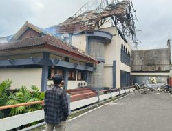 Gedung DPRD NTB Dibakar Massa: Publik Pertanyakan SOP Polisi, Momentum Renovasi Gedung Mewah?
