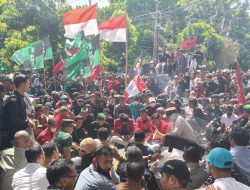 Aksi Demo di Dompu Memanas, Dandim dan Kapolres Terjun Langsung Redam Amarah Massa