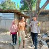Bripka Agus Salim Sisihkan Gaji, Bangun Rumah untuk Warga Miskin yang Hidup di Kandang Kambing