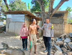 Bripka Agus Salim Sisihkan Gaji, Bangun Rumah untuk Warga Miskin yang Hidup di Kandang Kambing