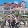 DPRD Lombok Tengah Dikepung Massa: Kompas-NTB Bongkar Dugaan Mafia 200 Villa Bodong dan Penguasaan Pantai oleh Investor