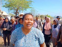 Warga Bayan Kecewa, Jalan Rusak Akar-Akar–Pawang Timpas Tak Kunjung Diperbaiki