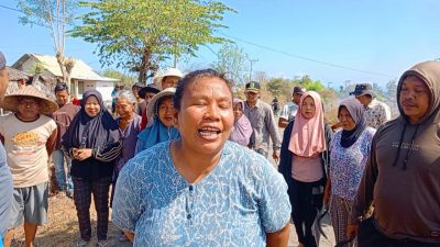 Warga Bayan Kecewa, Jalan Rusak Akar-Akar–Pawang Timpas Tak Kunjung Diperbaiki