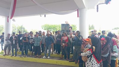 Ratusan Warga Demo, Tuntut PN Sumbawa Batalkan Eksekusi Lahan Ai Jati Sumbawa