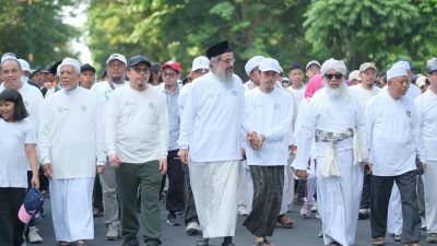 Meriah! Puluhan Ribu Warga Ikuti Jalan Sehat Hultah ke-90 NWDI di Mataram