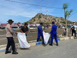 Bersih Pantai di Poto Tano dan Pulau Kenawa, Sinergi Pemdes, Pokdarwis, dan Polairud Polda NTB