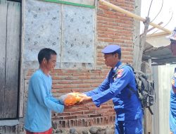 Polairud Polda NTB Salurkan Bansos dan Al-Qur’an di Gili Tapan