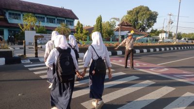 Wujudkan Tertib Berlalu Lintas, Polsek Tanjung Gelar Giat Rawan Pagi di Depan SMPN 1 Tanjung