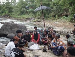 Gawe Ninting Resmi Dibuka di Mambalan: Revitalisasi Nilai Lokal dan Harmoni Alam Lewat Budaya Sungai