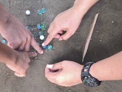 Anak-Anak Pupinka Hidupkan Kembali Permainan Kelereng: Tawa Ceria di Tengah Dunia yang Dikuasai Gadget