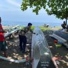 Cat Kapal Bareng Warga, Polairud Lombok Utara Tunjukkan Wajah ‘Polisi Penolong’ di Pantai Bintang