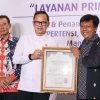 Bupati Sumbawa Barat Raih Penghargaan Adinkes 2025 atas Keberhasilan Tangani AIDS, TBC, dan Malaria