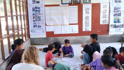 PLN Dorong Literasi Kesehatan Anak Lewat Kolaborasi Mahasiswa Internasional di Terara