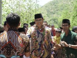Bupati H. Jarot Silaturrahim dengan Warga Desa Senawang dan Desa Kelawis Orong Telu, Perintahkan PUPR Mulai Pengerasan Jalan