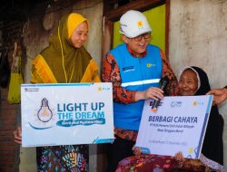 Komisaris dan Direksi PLN Nyalakan Harapan melalui Light Up The Dream dan YBM PLN