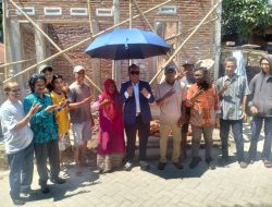 Mori Hanafi Tinjau Progres Program BSPS di Kelurahan Bugis Sumbawa