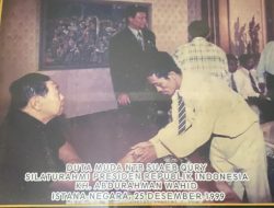 Tokoh Literasi NTB, Suaeb Qury Kenang Momen Bersejarah Bertemu Presiden Gus Dur di Istana Negara