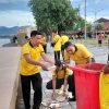 Personel Ditpolairud Polda NTB Laksanakan Bersih-Bersih Pantai Ampenan