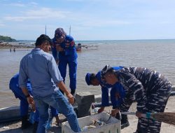 Peduli Lingkungan Pesisir, Polairud Polda NTB Bersama TNI AL dan Instansi Terkait Bersihkan Pantai Pelabuhan Sape